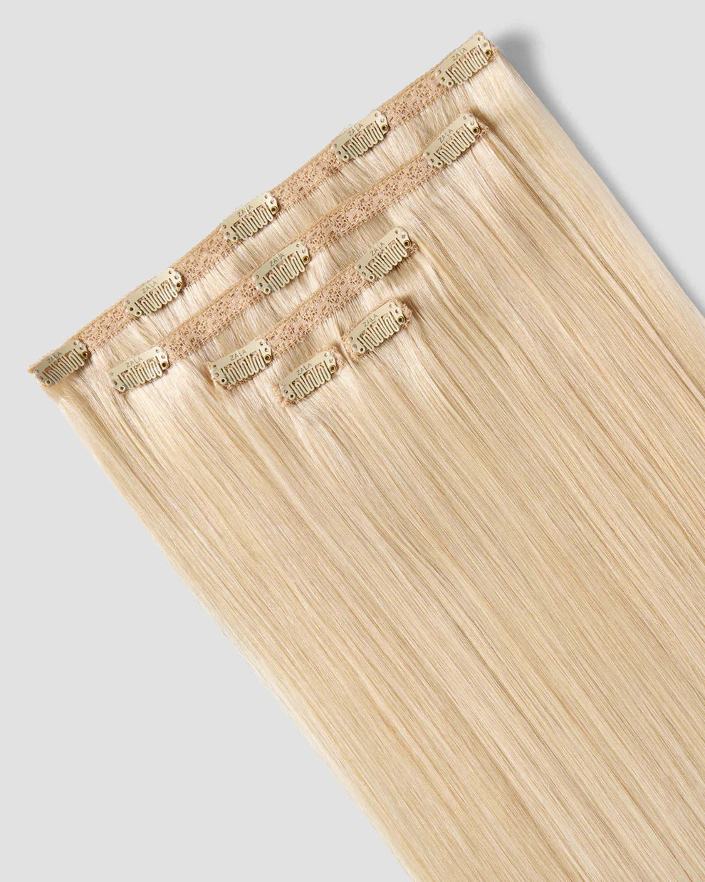 CLIP-IN HAIR EXTENSIONS Beachy Blonde, STRAIGHT AND NATURAL WITH HUMAN HAIR. CLIHAIR09
