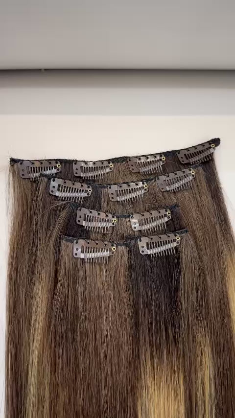 CLIP-IN HAIR EXTENSIONS, STRAIGHT AND NATURAL WITH HUMAN HAIR. CLIHAIR02