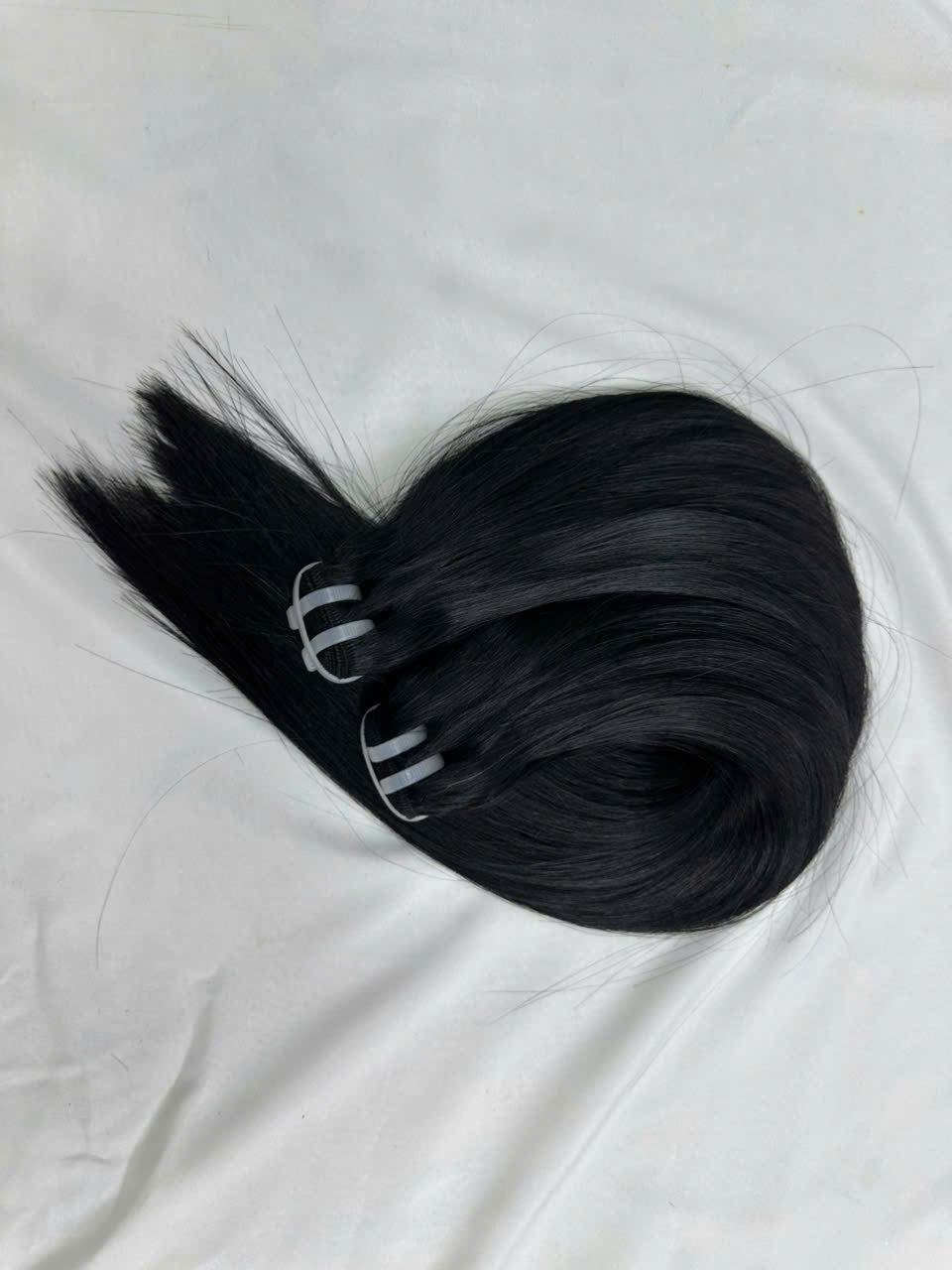 WEFT HAIR EXTENSIONS, SILKY STRAIGHT BLACK HAIR FOR FULL VOLUME. WHHAIR01