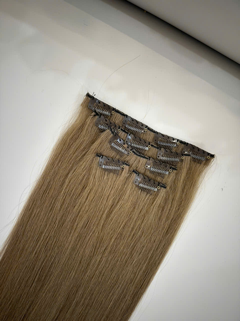 CLIP-IN HAIR EXTENSIONS, STRAIGHT AND NATURAL WITH HUMAN HAIR. CLIHAIR03