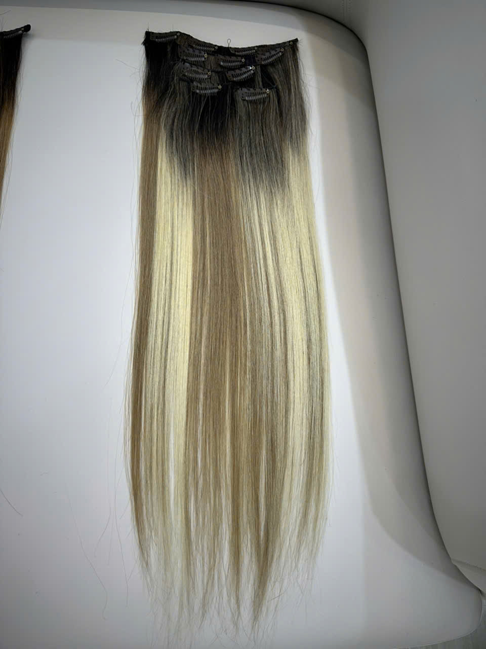 CLIP-IN HAIR EXTENSIONS, STRAIGHT AND NATURAL WITH HUMAN HAIR. CLIHAIR01